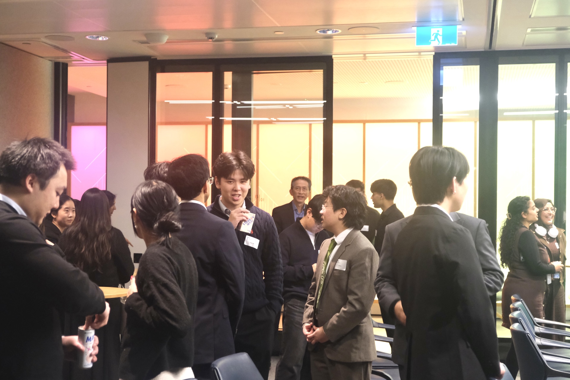Students networking at ALSA's Mentoring Opening Night at DLA Piper